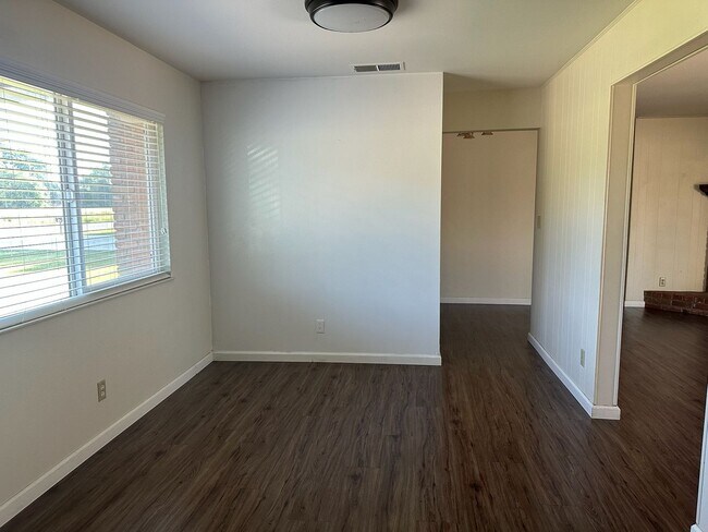 Building Photo - 11465 Ave 200