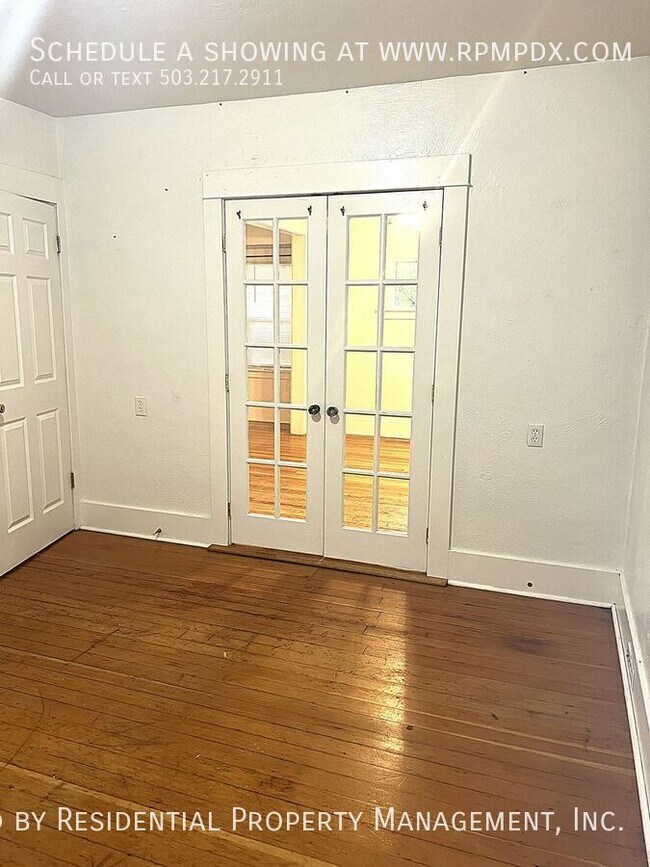 Building Photo - 214 NE Bryant St