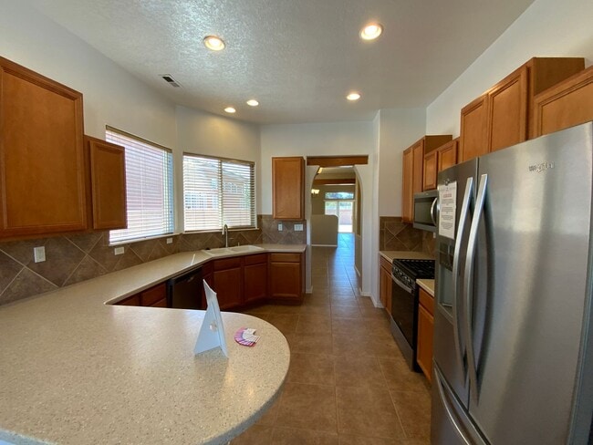 Building Photo - 3 Bedroom Single Story Home Available Near...