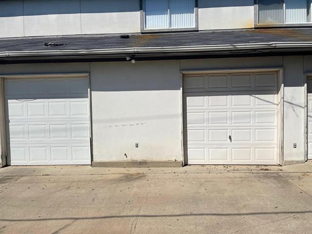 Building Photo - 412 Central Park Dr