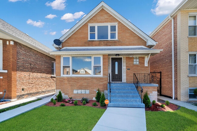 Primary Photo - 7245 S Washtenaw Ave.