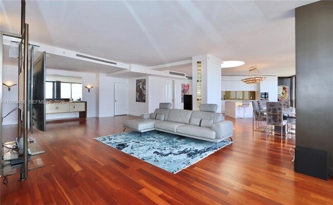 Building Photo - 1000 W Island Blvd