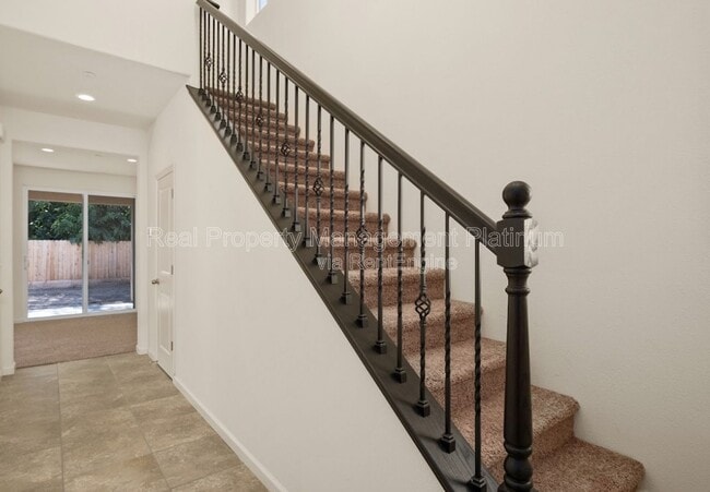 Building Photo - 555 N Cattail Ct