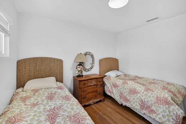 Building Photo - 237 Avenida Montalvo