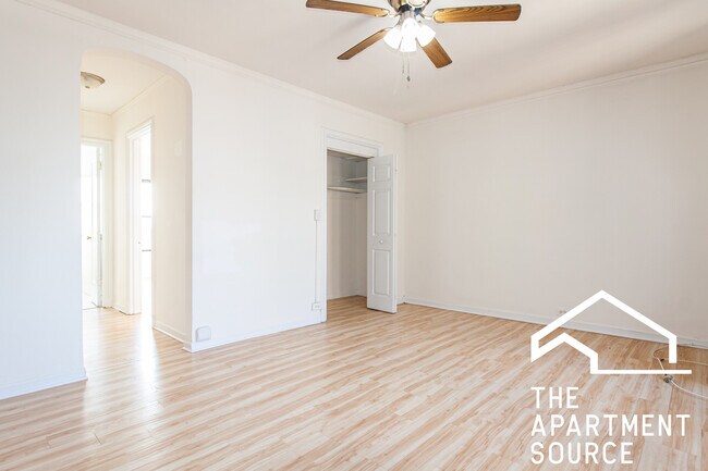 Building Photo - 515 W Briar Pl