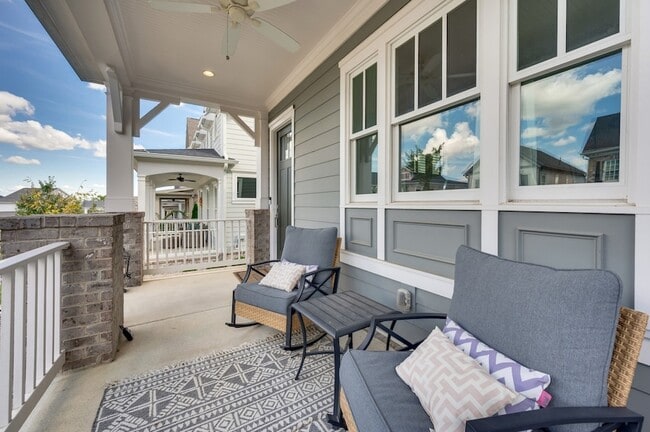 Building Photo - 1043 Calico St