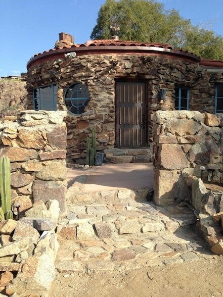 Building Photo - 2540 S Araby Dr