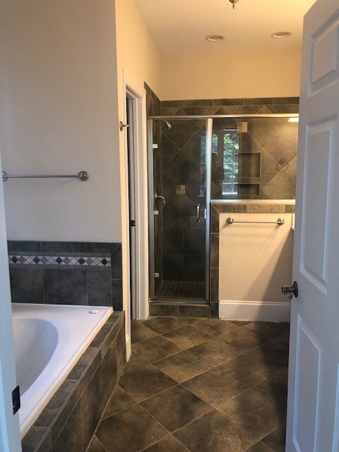 Building Photo - 21 Shining Water Ln