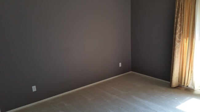 Building Photo - 2BED/2.5BATH