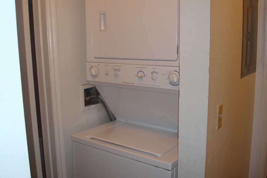 Washer & Dryer - 541 E 500 N