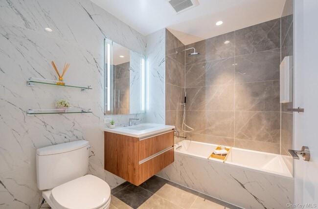 Building Photo - 136-18 Maple Ave