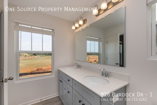 Building Photo - 928 Burdock Dr