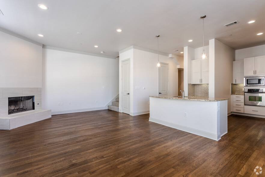 2BR,2.5BA - 1542SF B2 BROWNSTONE - LIVING/KITCHEN - Alto Highland Park