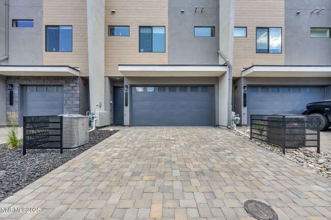 Building Photo - 150 Rissone Ln