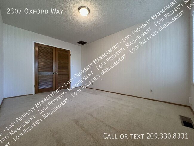 Building Photo - 2307 Oxford Way