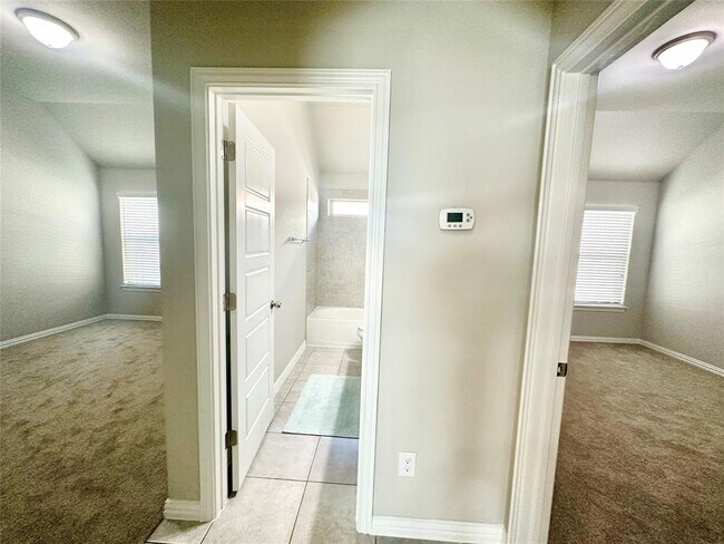 Building Photo - 1017 Hillrose Dr