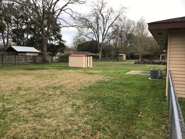 Building Photo - 717 Alice Dr