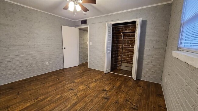 Building Photo - 402 Dyer St
