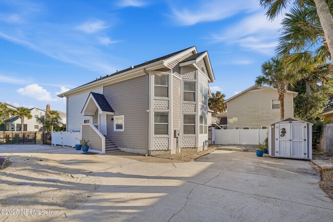 Building Photo - 600 First St