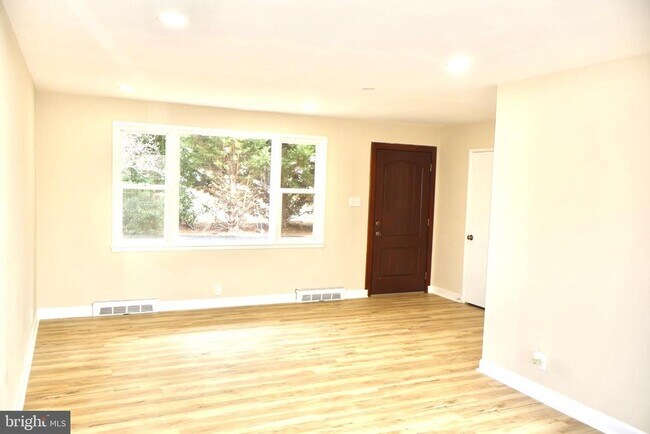 Building Photo - 147 Deacon Rd