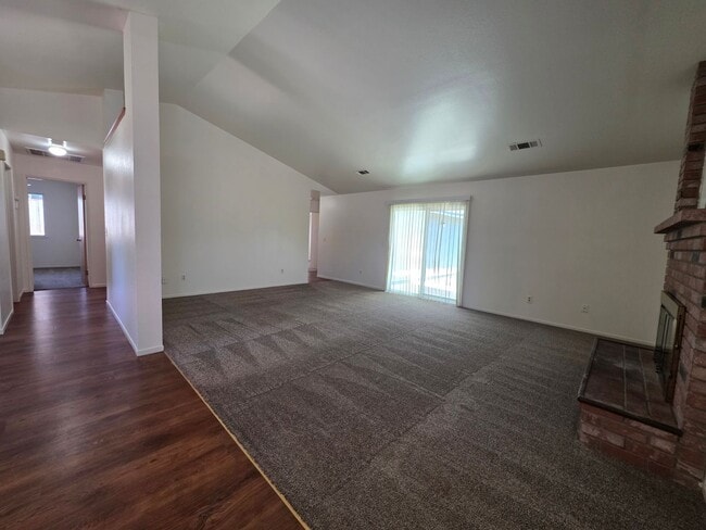Building Photo - 1846 N Selina Ct