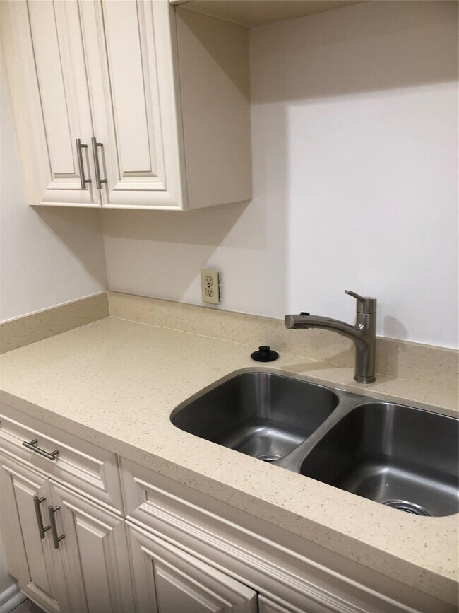 Building Photo - 850 Ter