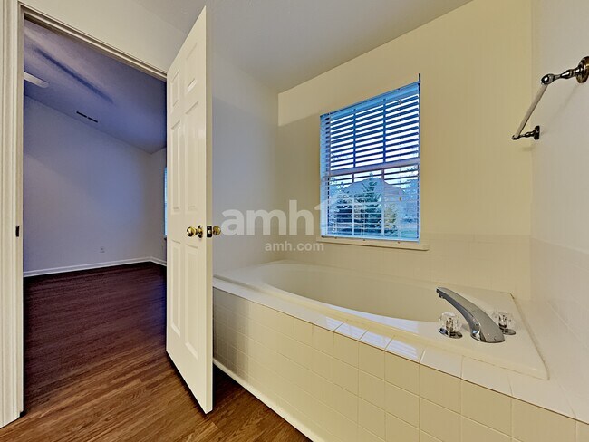Building Photo - 815 Dowry Lane