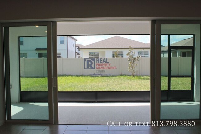 Building Photo - 11225 Sycamore Glen Loop