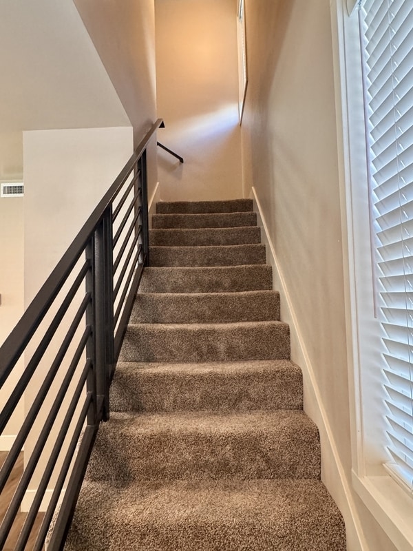 Building Photo - 230 Pello Ln