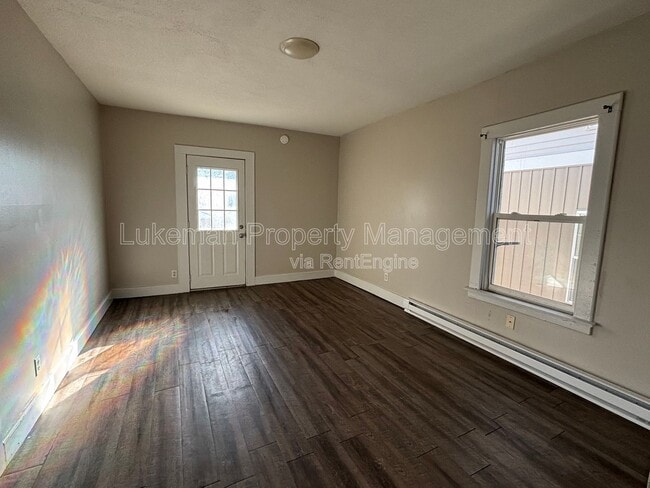 Building Photo - 518 S Rose St