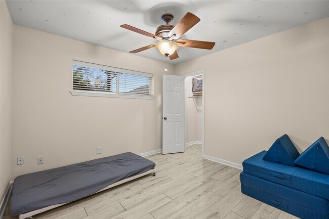 Building Photo - 1607 Buescher Dr