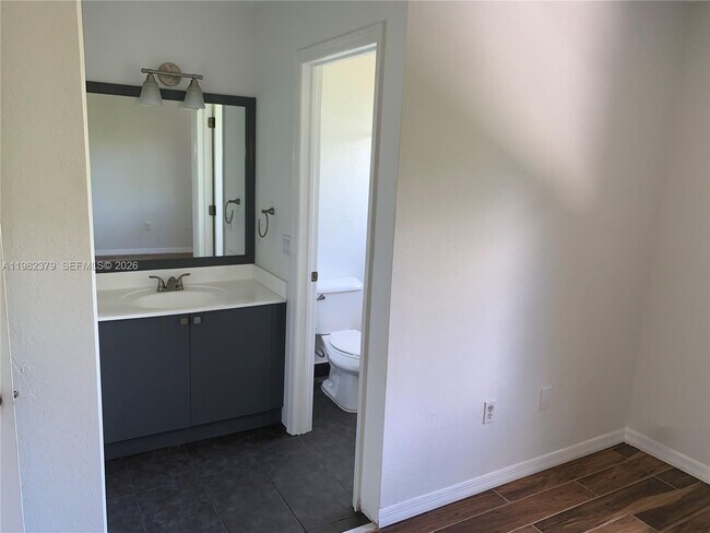 Building Photo - 3001 SE 17th Ave