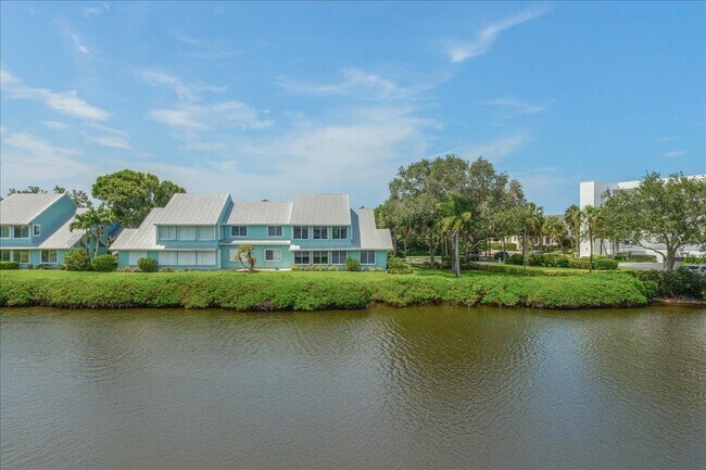 Building Photo - 6124 S River Run Dr