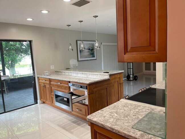 Building Photo - 5941 Strawberry Lakes Cir