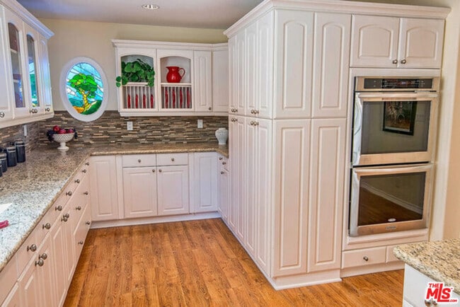 Building Photo - 7830 W 83rd St