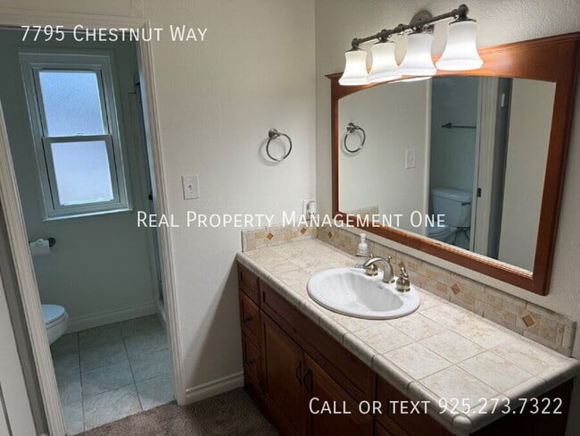 Building Photo - 7795 Chestnut Way