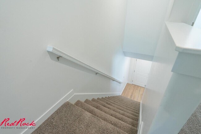 Building Photo - Dog Friendly! 3 Bedroom 2 Bathroom Townhome in Long Valley.