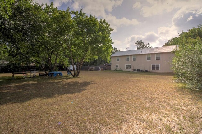 Building Photo - 1308 Pine St
