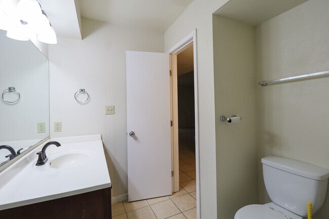 Building Photo - 1 Bed | 1 Bath in South Tulsa!