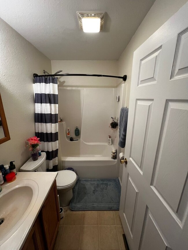 Building Photo - 3-Bedroom/2-Bathroom Single-Family Home – Available August 1st!