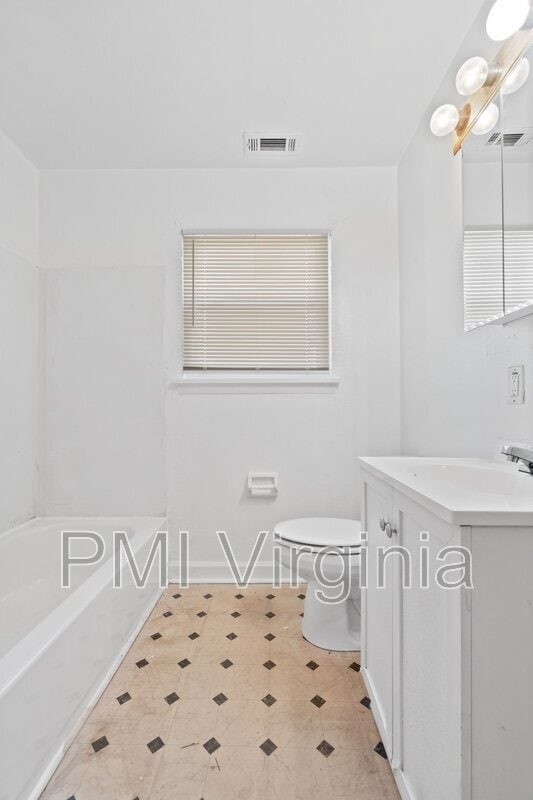 Building Photo - 909 E Liberty St