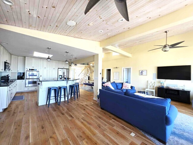 Building Photo - 8034 Riverview Rd