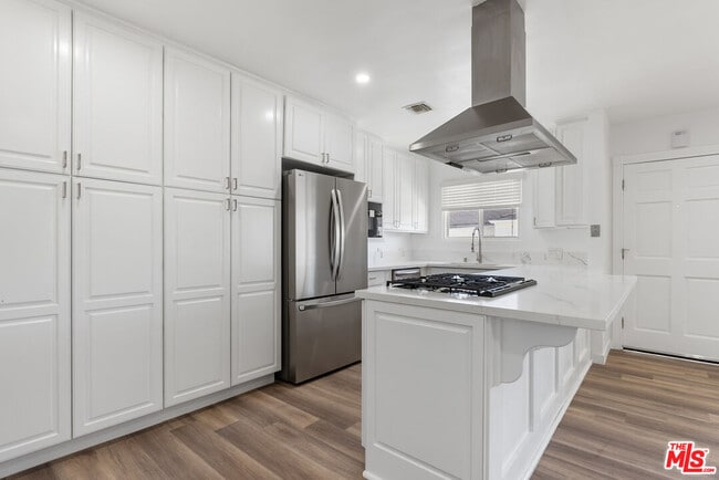 Building Photo - 9588 W Olympic Blvd