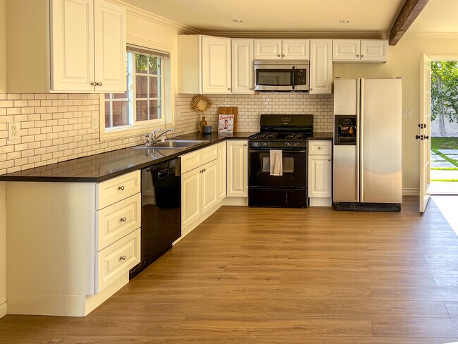 kitchen area - 128 S Brighton St