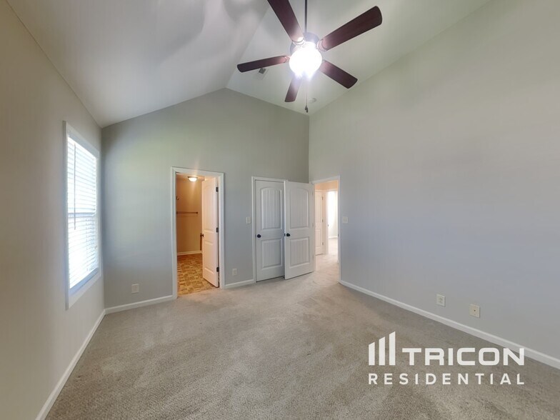 Building Photo - 1073 Castlerock Dr