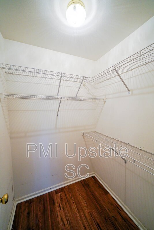 Building Photo - 1901 Country Apple Ct