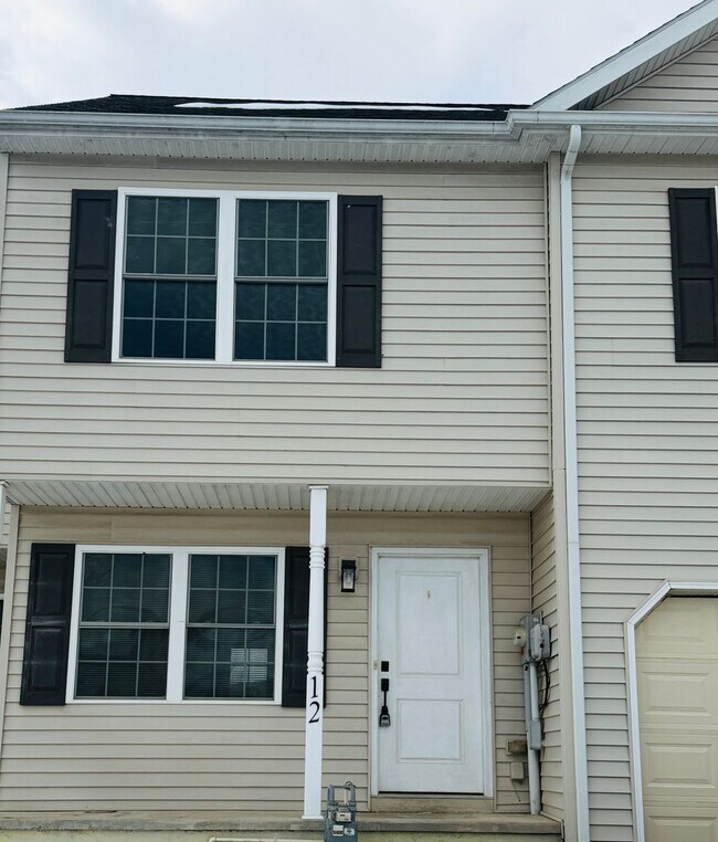 Building Photo - 12-12 Creekside Dr