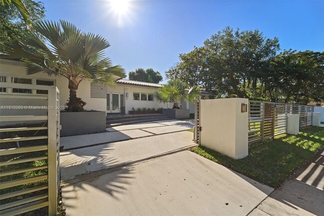 Building Photo - 18 Samana Dr