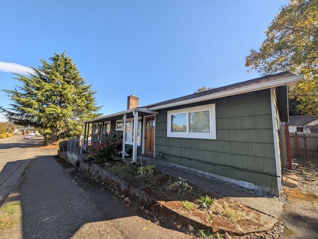 Primary Photo - Well Maintained Duplex Unit in Bremerton, ...