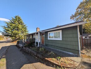 Building Photo - Well Maintained Duplex Unit in Bremerton, Available MARCH 15TH